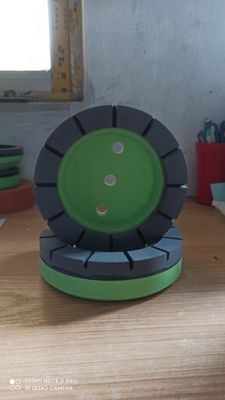 Hardheid Witte groene gesegmenteerde harsbekerwiel Maximale snelheid lager dan 2800 RPM slijpgereedschap